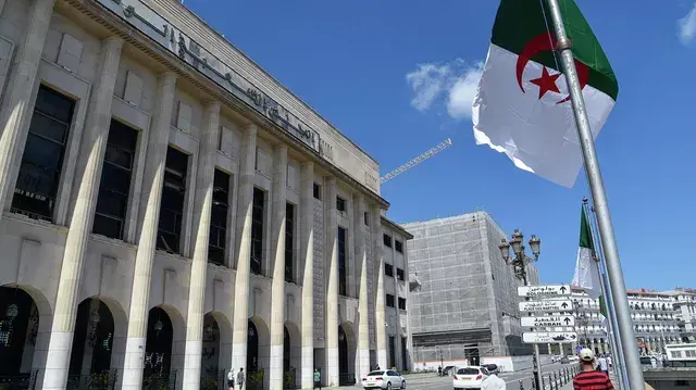 “البرلمان الجزائري” يضفي طابع الرسمية حول ” البلاغ المحذوف ” ..ماذا يعني هذا الارتجال ؟