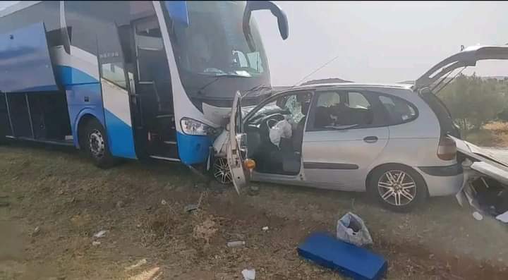 خنيفرة.. مصرع شخص جراء اصطدام حافلة بسيارة خفيفة