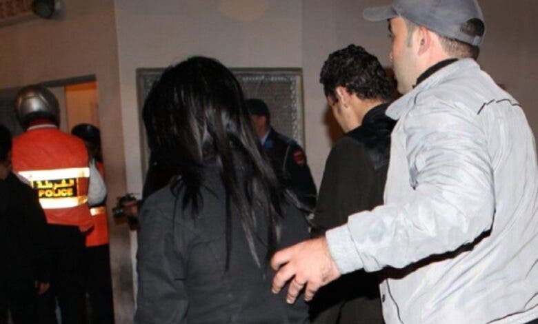طنجة..مواطنون يحاصرون “صاحبة حضانة” يشتبه تورطها في عملية نصب والأمن يتدخل
