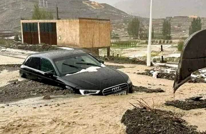 عواصف رعدية قوية بأعالي جبال الأطلس الكبير الشرقي .. تتسبب في خسائر وفيضان الأودية + فيديو