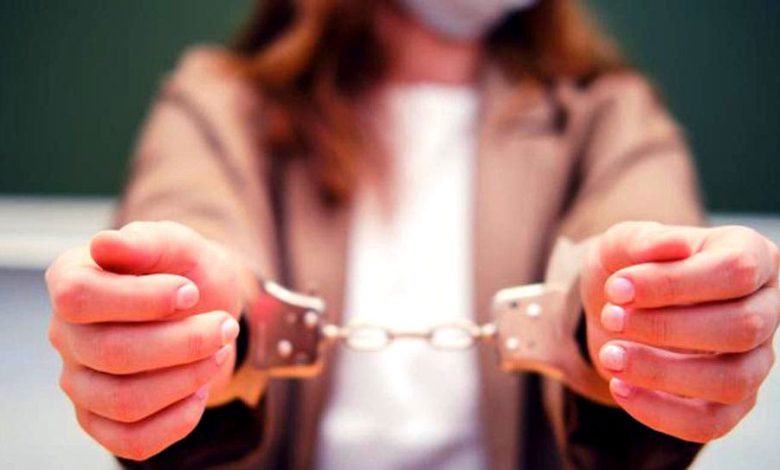 مراكش : الأمن يوقف فتاة تروج مادة ” السيليسيون ” وسط الشباب