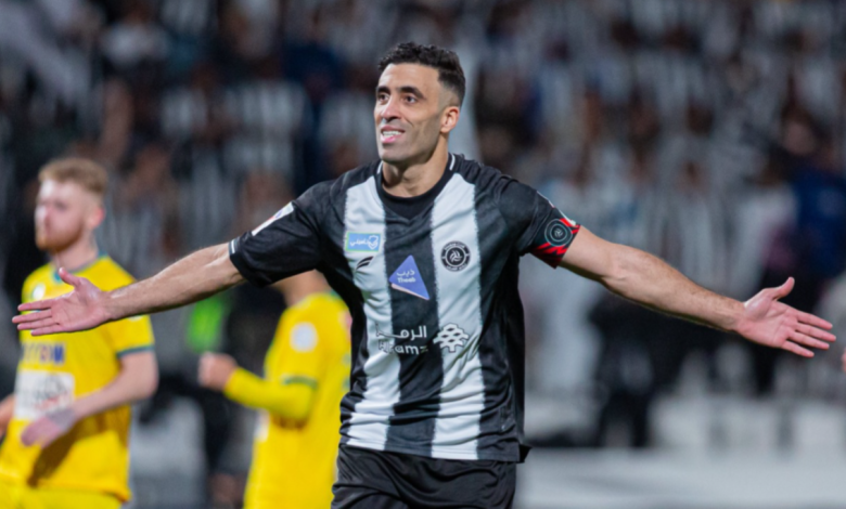 حمد الله يسجل “هاتريك” ويقود الشباب لفوز كاسح في الدوري السعودي