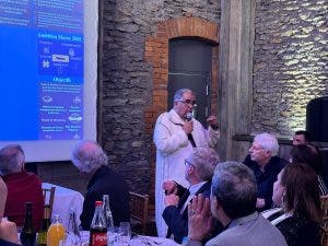 قنصلية المغرب بليون تنظم مؤتمرا حول فرص الاستثمار بالأقاليم الجنوبية (صور) 17 قنصلية المغرب بليون تنظم مؤتمرا حول فرص الاستثمار بالأقاليم الجنوبية (صور)