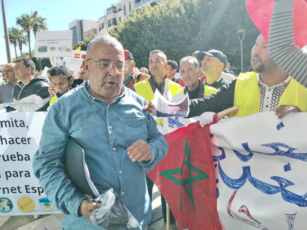 ألميرية .. احتجاجات الجالية المغربية على تغيير رخصة السياقة المغربية