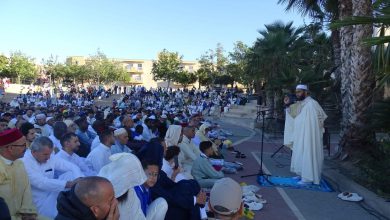 أفراد الجالية المغربية بإسبانيا يجددون الولاء.. ويحتفلون بالعيد دون شعيرة الذبح