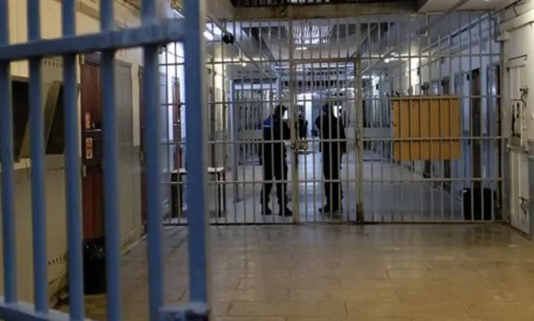 تفتيش سجن سلوان.. إحالة ممرضين وطبيب للمجلس التأديبي وسط احتجاجات