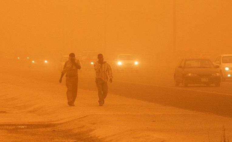 عاصفة رملية قوية تضرب شاطئ الهرهورة تليها أمطار غزيرة بالرباط