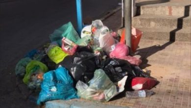غياب الحاويات يدفع ساكنة بني يخلف بالمحمدية لرمي الأزبال و تراكمها في الطرقات