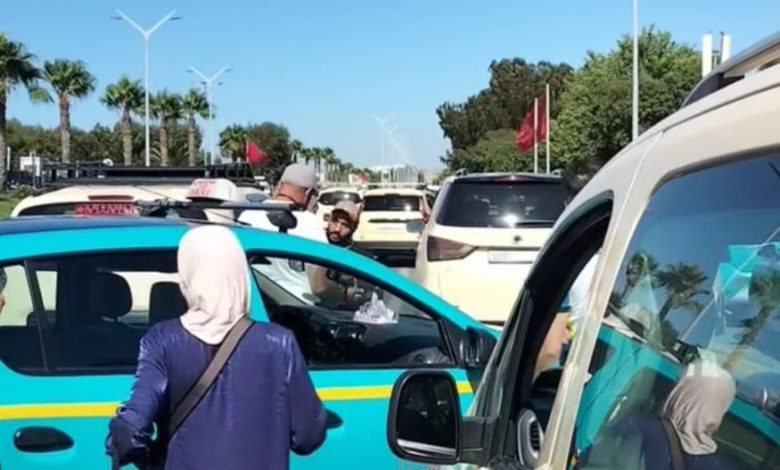 طنجة.. خلاف بين مهنيّي سيارات الأجرة يُربك حركة النقل بمطار ابن بطوطة