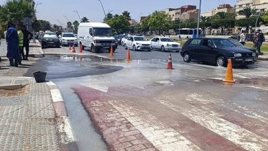 فوضى مرورية وانقطاع المياه في الناظور جراء انفجار أنبوب