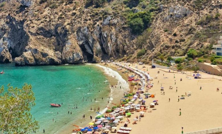 لماذا تغيب شواطئ الحسيمة عن “اللواء الأزرقلماذا تغيب شواطئ الحسيمة عن “اللواء الأزرق”؟